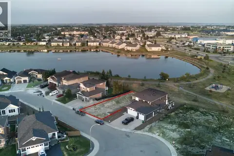 25 Lakes Estates Circle