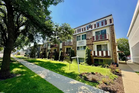 #18 10616 123 ST NW