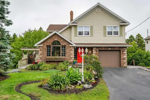 17 Oakley Avenue
