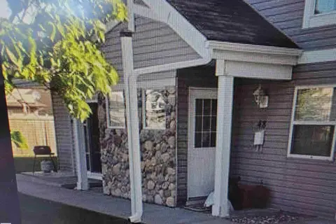 #48 150 EDWARDS DR SW