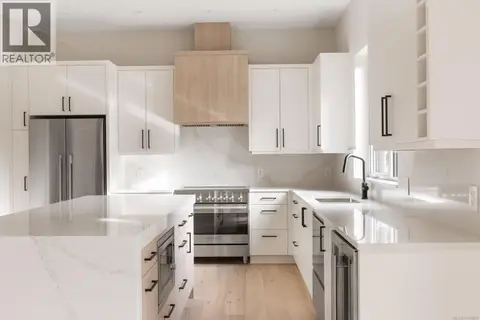2295 Adela Pl