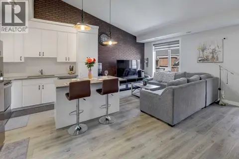 214 Livingston Common NE