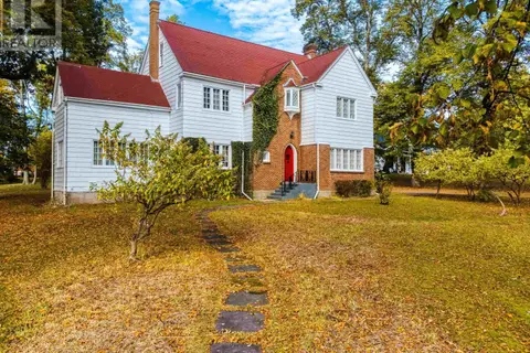 68 Cottage Street