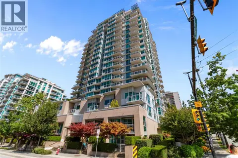 302 188 E ESPLANADE