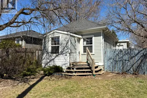 562 Athabasca STREET W