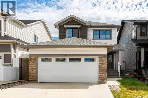 3296 Favel DRIVE
