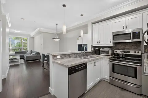 218 13897 FRASER HIGHWAY