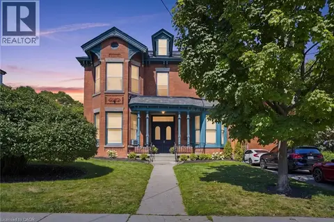 132 EMERALD Street S