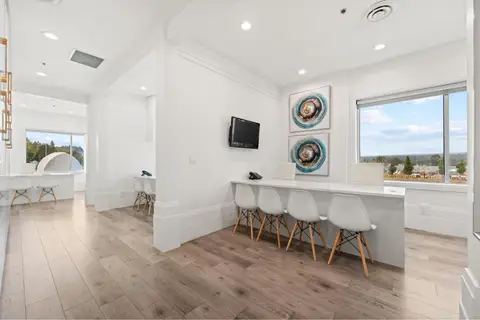 212 15299 68 AVENUE