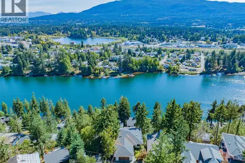 180 Rainbow Cres