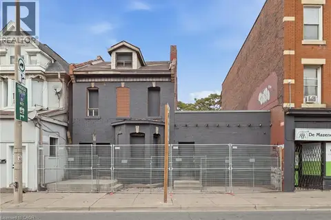 433 KING Street E