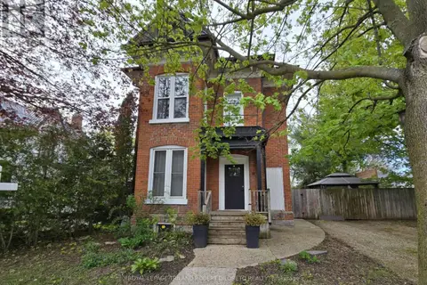 11 MAPLE STREET W