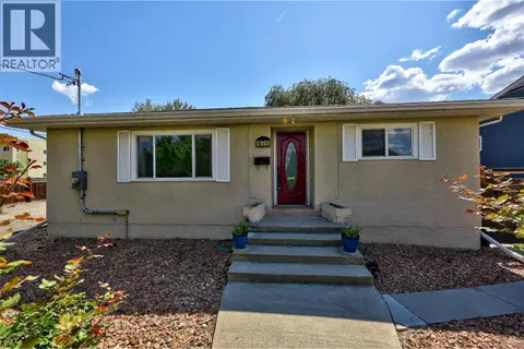 875 SURREY Avenue
