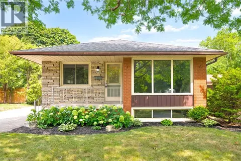 6 ROBROY Court
