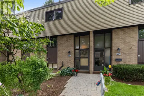 98 Forestside Crescent