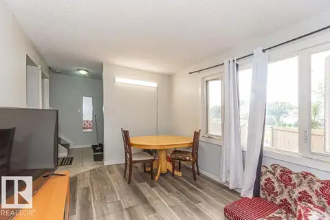 #5 14205 82 ST NW