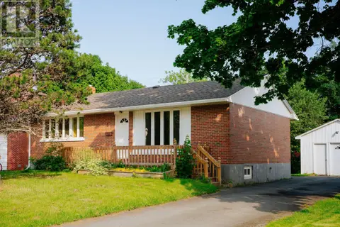 49 Hawker Crescent