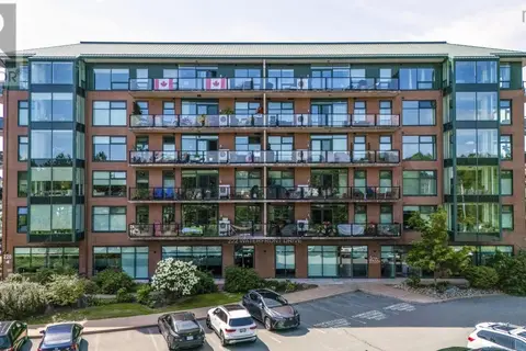 606 220 Waterfront Drive
