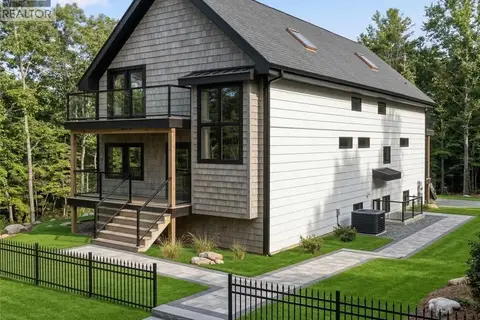 1130 May St