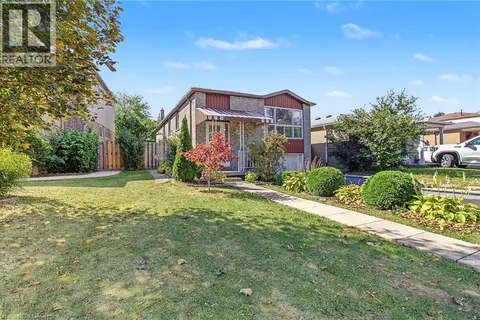 35 GARDEN Crescent