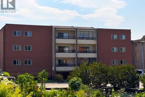 555 Rowcliffe Avenue Unit# 305