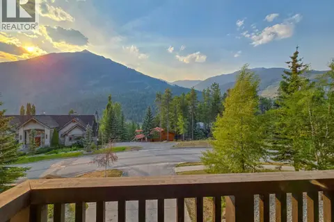 2064 Summit Drive Unit# 104