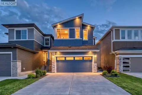 374 Corner Glen Way NE