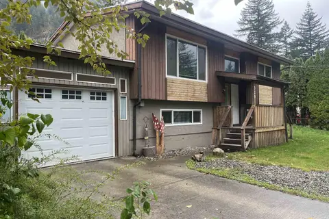 320 ROBERTSON CRESCENT, Hope