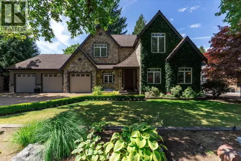 930 SELKIRK CRESCENT