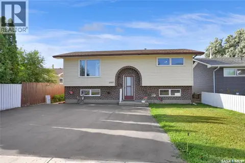 1507 Caribou STREET W
