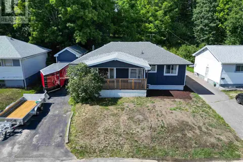 44 Axmith AVE