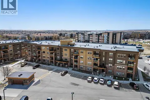2105, 10 Market Boulevard SE