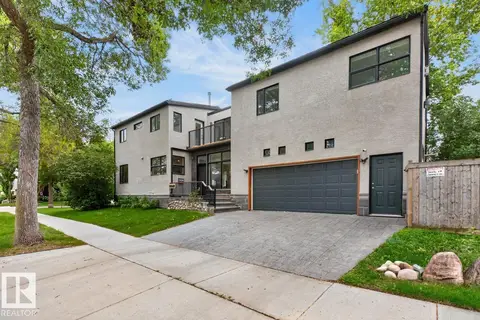 8860 93 ST NW