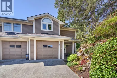 3 111 Fulford-Ganges Rd