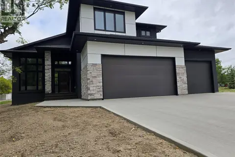 3 KENNEY CRESCENT