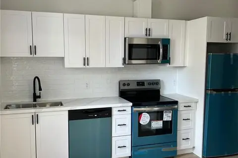 30 VICTORIA Avenue N