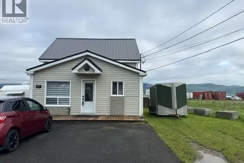 87 Vanier Street