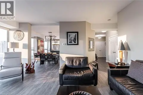 67 CAROLINE Street S Unit# 17C