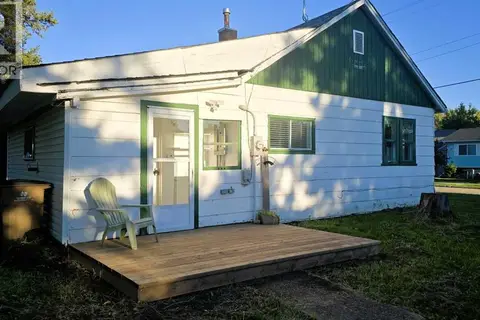9834 100 Ave