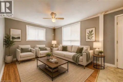 698 KING Street W