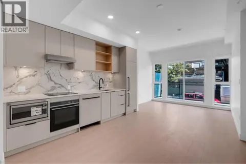 2XX 422 E 3RD STREET