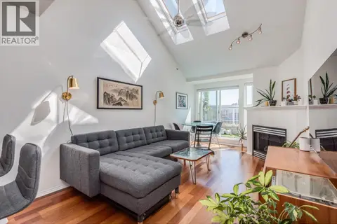 404 3939 HASTINGS STREET
