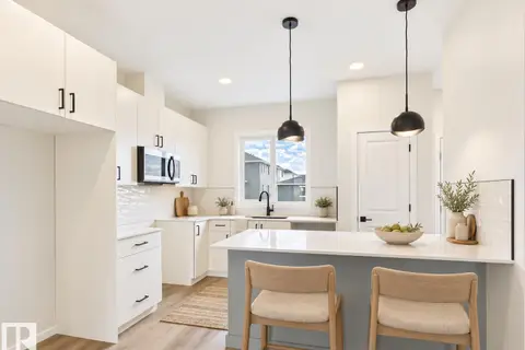 1094 MCLEOD AV
