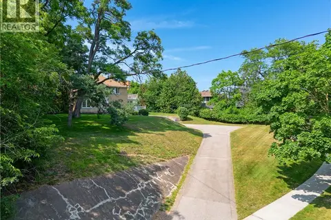 272 SHELDON Avenue N