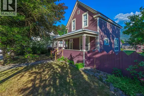 408 & 410 Mackenzie Avenue
