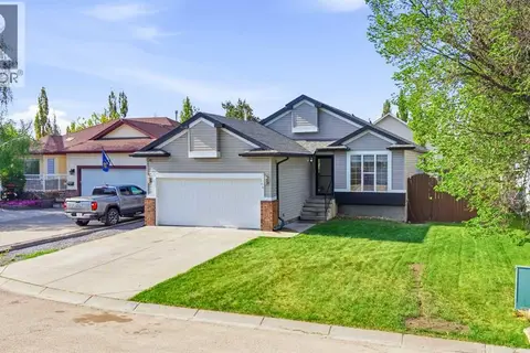 206 Highwood Village Place NW