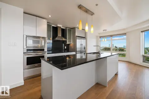 #1704 10388 105 ST NW