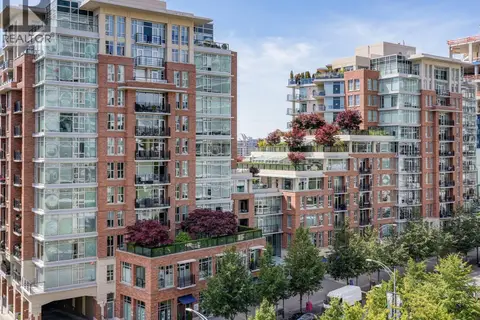 N302 737 Humboldt St