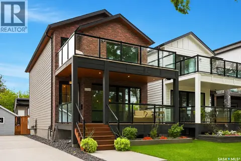 1172A Spadina CRESCENT E