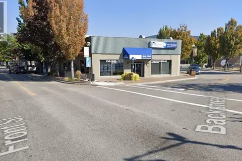 2 Front Street